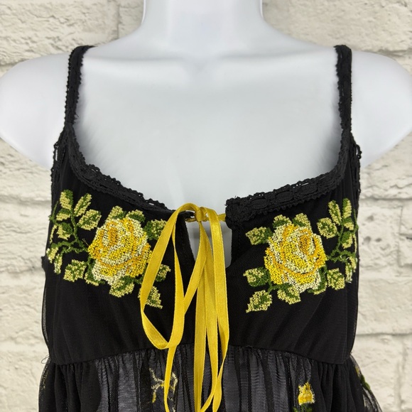 Urban Outfitters Kimchi Blue Babydoll Floral Embroider Mesh Tank Top Medium Y2K - Picture 4 of 14